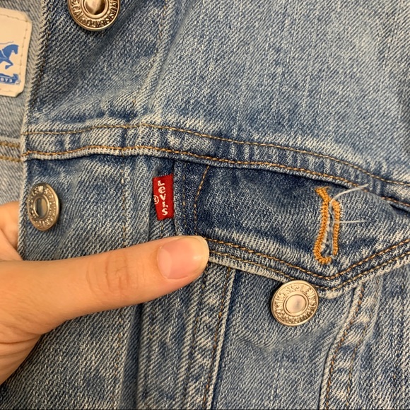 Levi’s Jean Jacket - Cropped - Size M - Picture 2 of 3